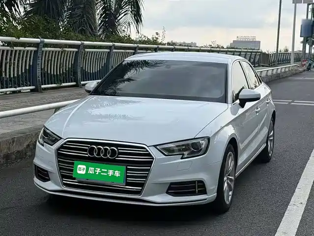 AUDI  A3 2018