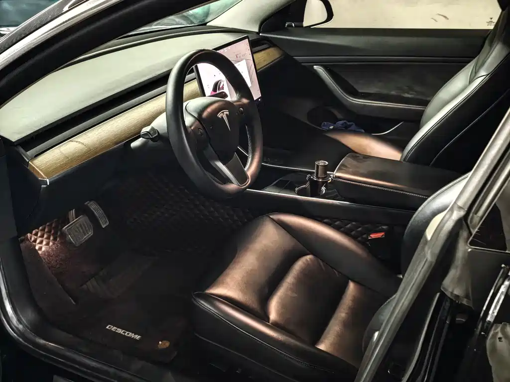 Tesla Model 3 — миниатюра 10