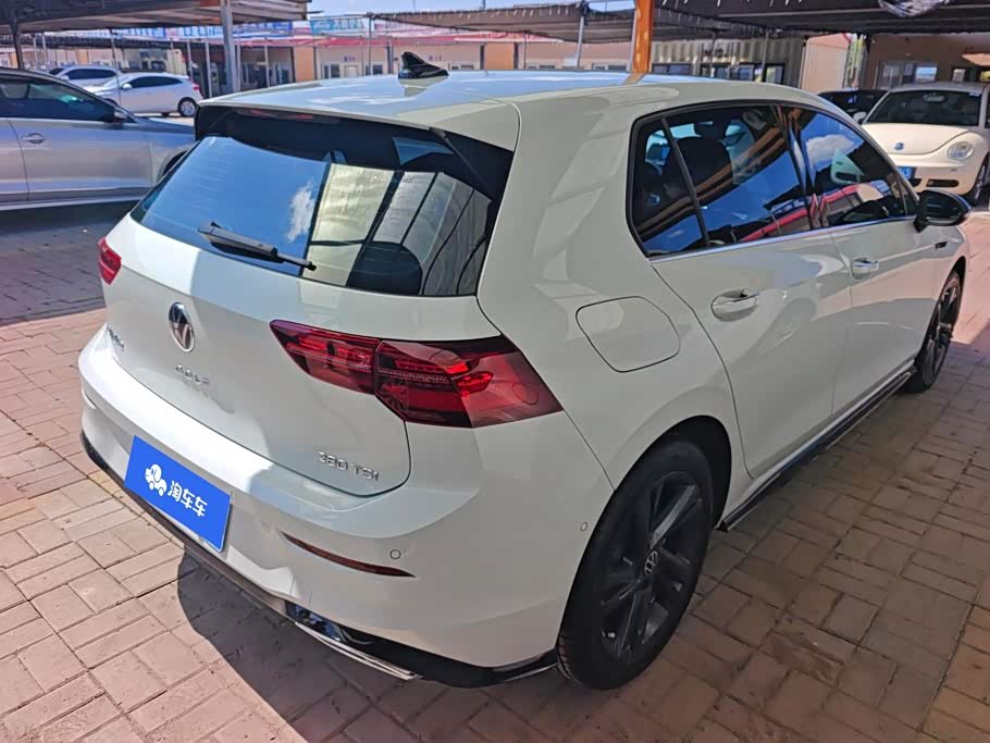 Volkswagen Golf 1.4 л 2023 г. Белый, пробег 40199 км