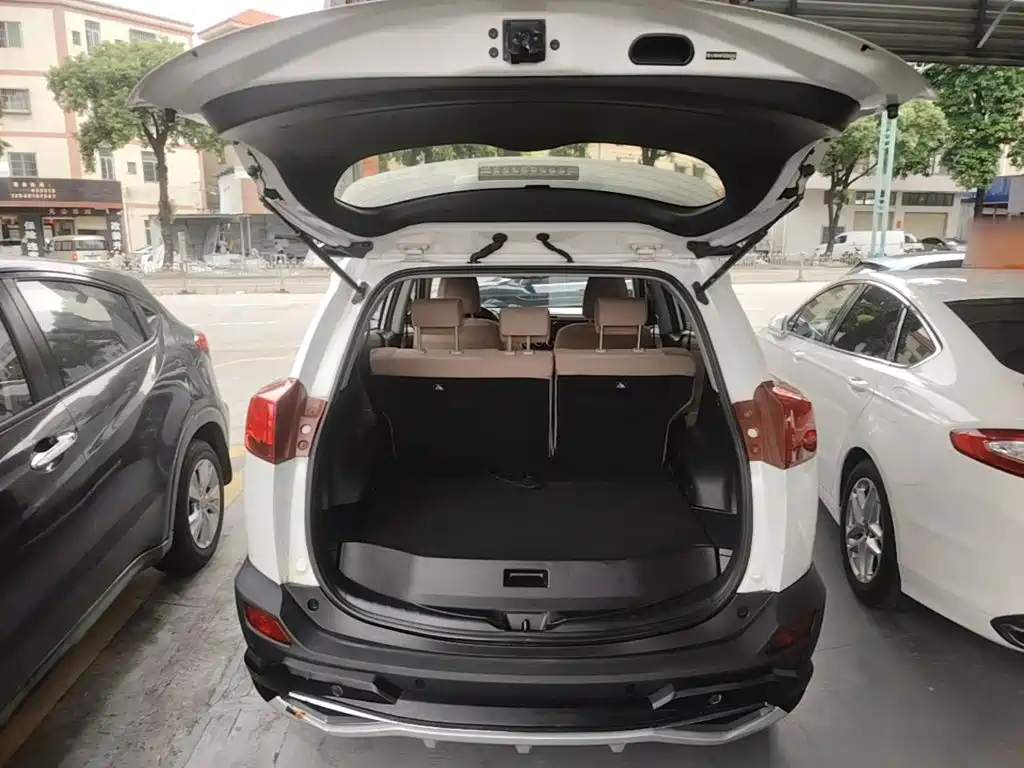 Toyota RAV4 — миниатюра 19
