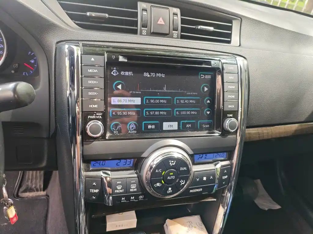 Toyota Reiz — миниатюра 9