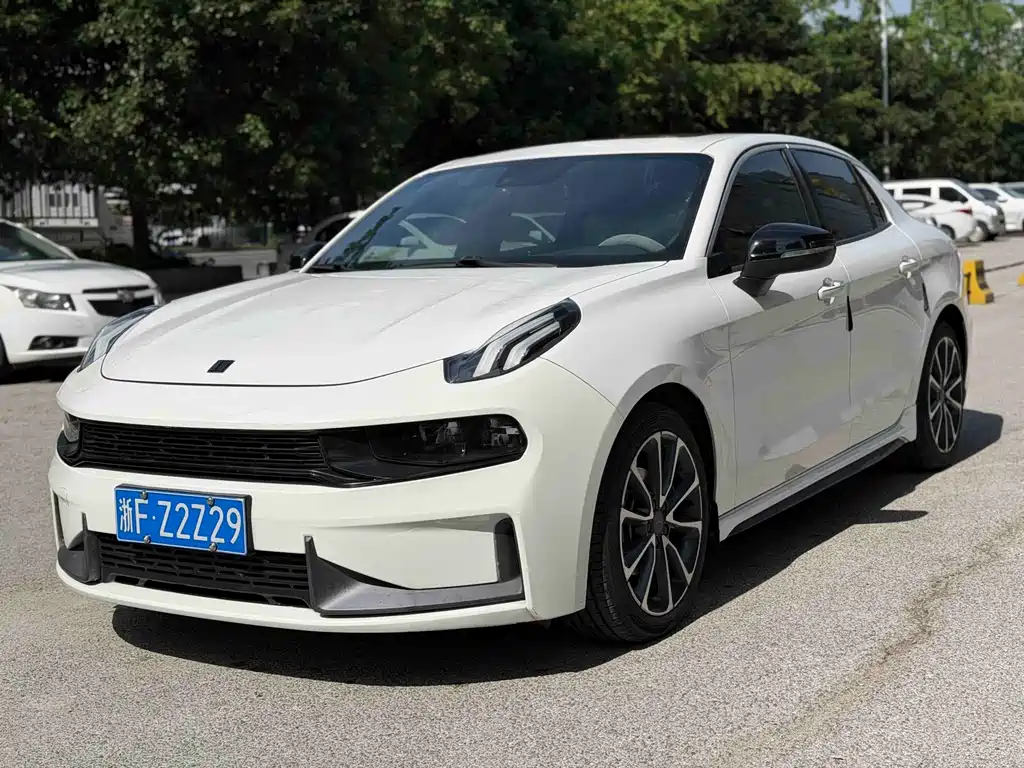 Купить Lynk & Co 03