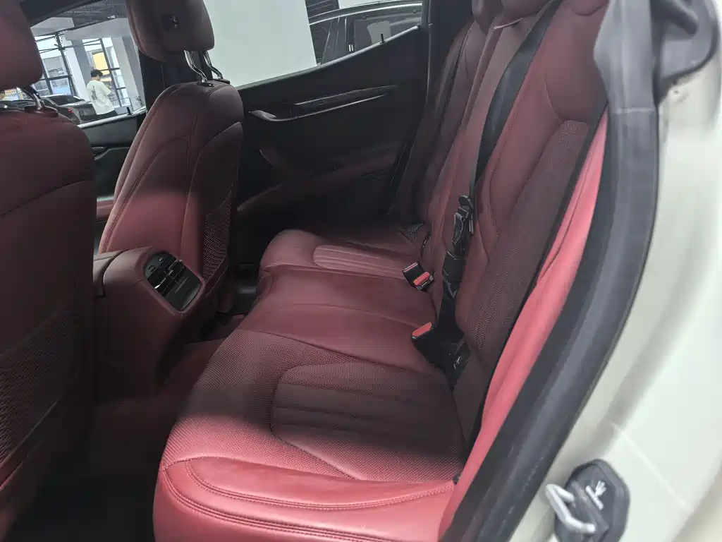 Maserati Ghibli — миниатюра 7