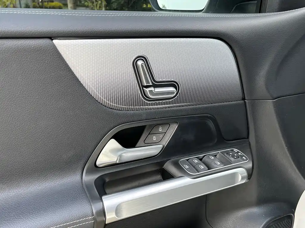 Mercedes-Benz GLB — миниатюра 13