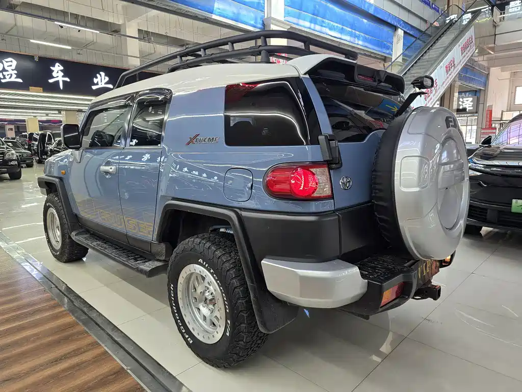 Toyota FJ Cruiser — миниатюра 8