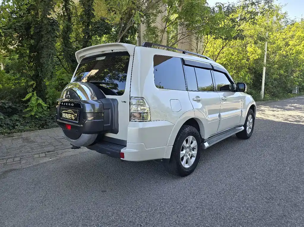 Mitsubishi Pajero (Import) — миниатюра 12
