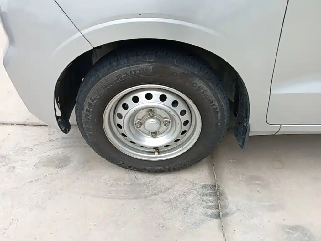 Wuling Hongguang V — миниатюра 23