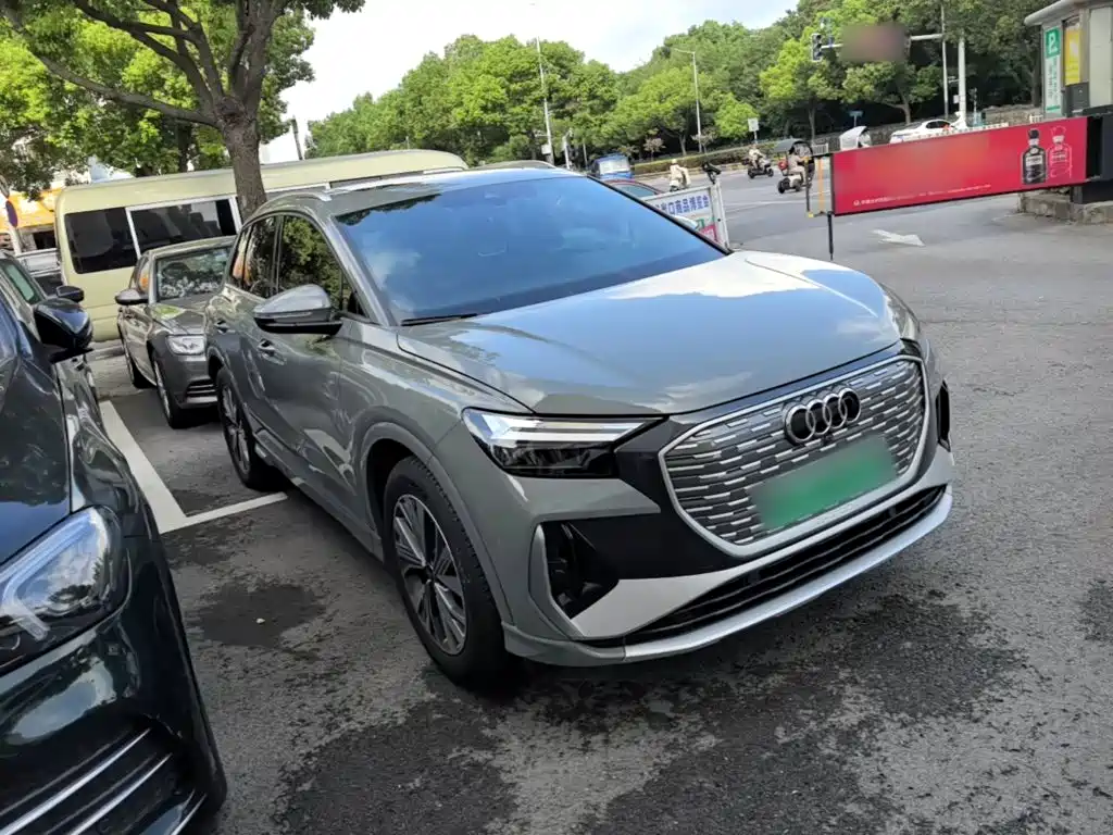 Audi Q4 e-tron — миниатюра 4