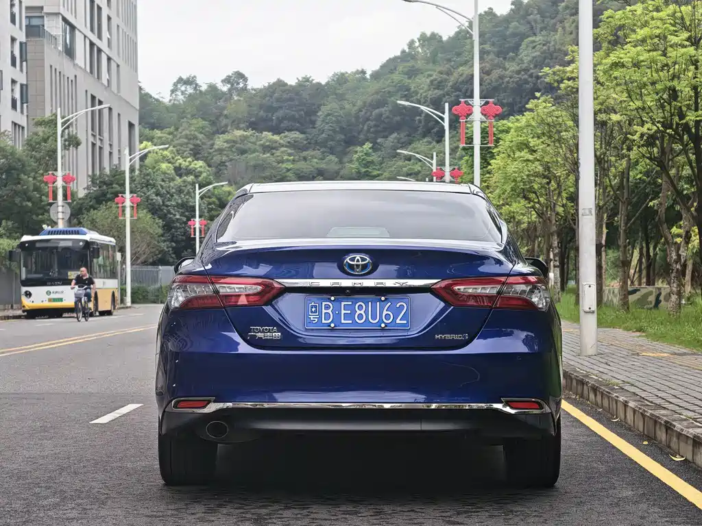 Toyota Camry — миниатюра 5