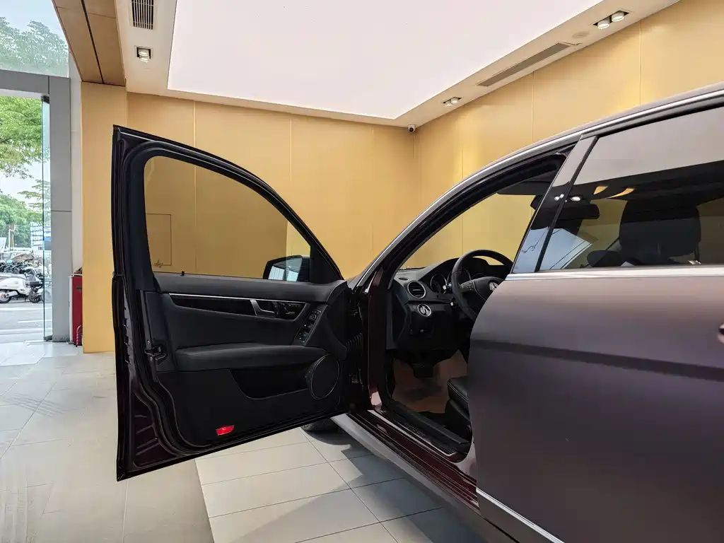 Mercedes-Benz C-Class — миниатюра 20