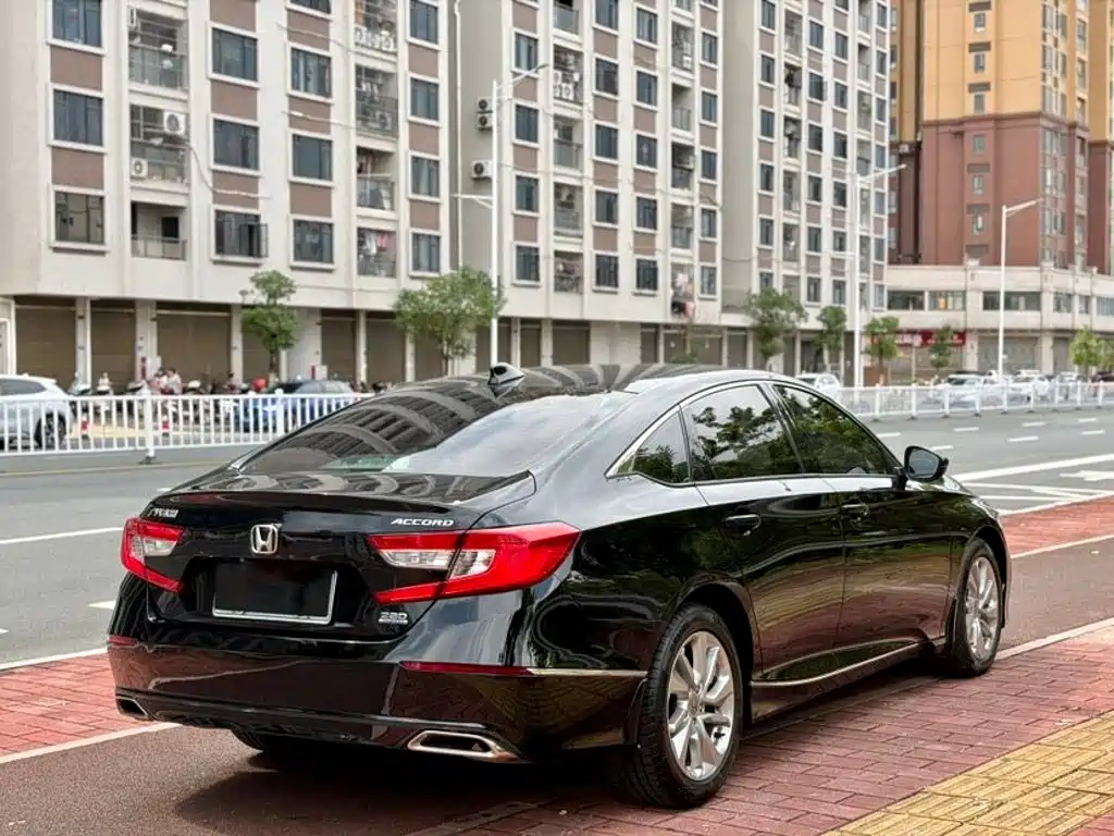 Honda Accord — миниатюра 9