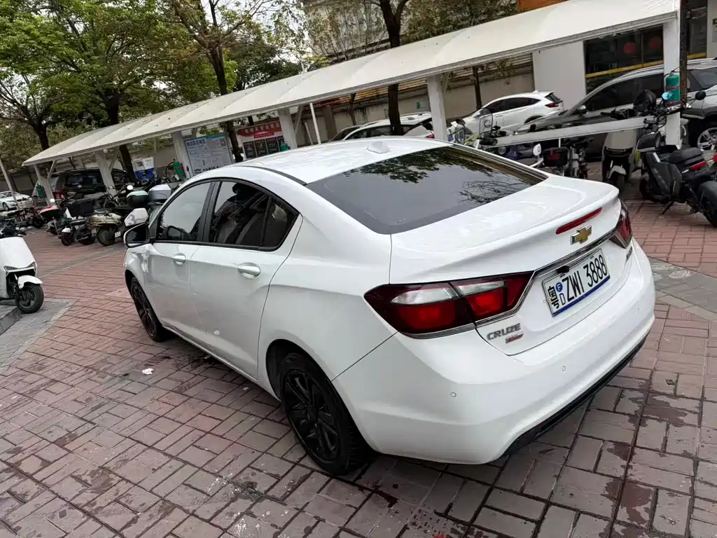 CHEVROLET CRUZE