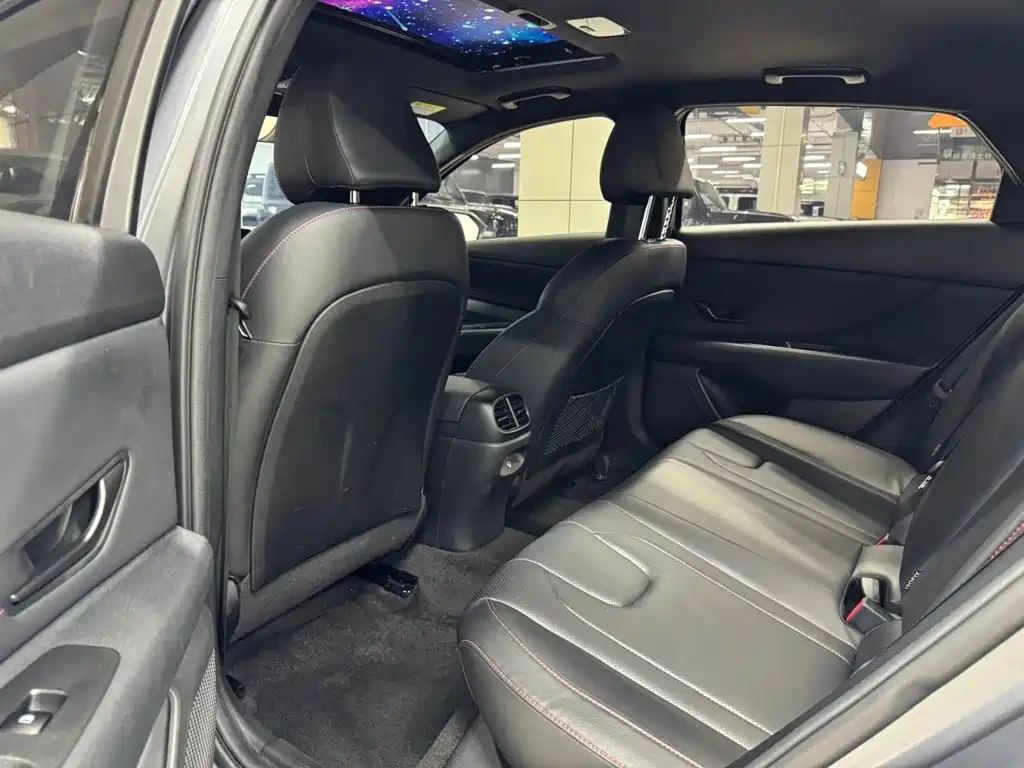 Hyundai Elantra — миниатюра 8