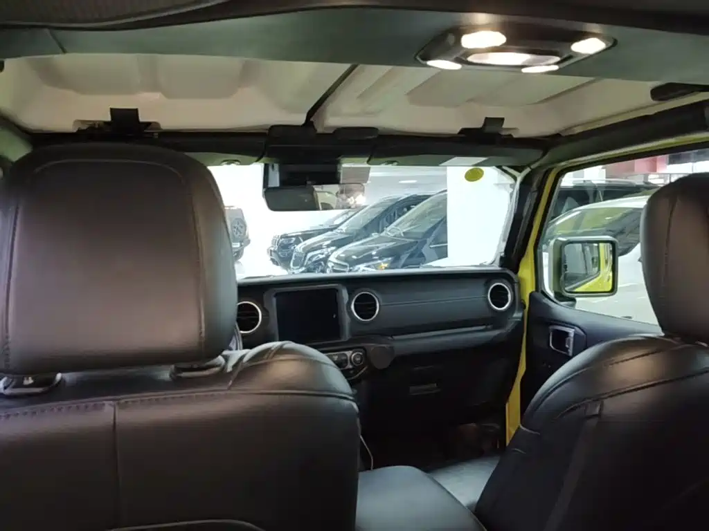 Jeep Wrangler PHEV — миниатюра 18