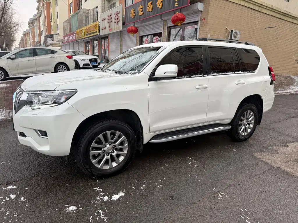 TOYOTA PRADO