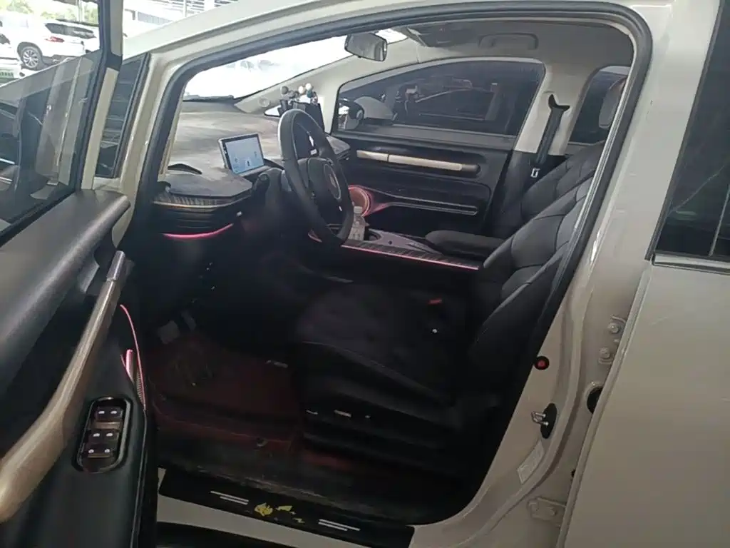 Baojun Yunduo — миниатюра 16