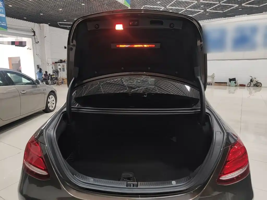 Mercedes-Benz E-Class — миниатюра 19