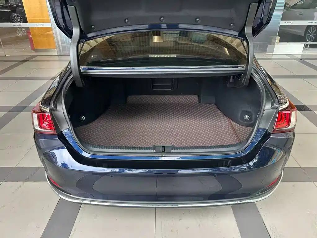 Lexus ES — миниатюра 9