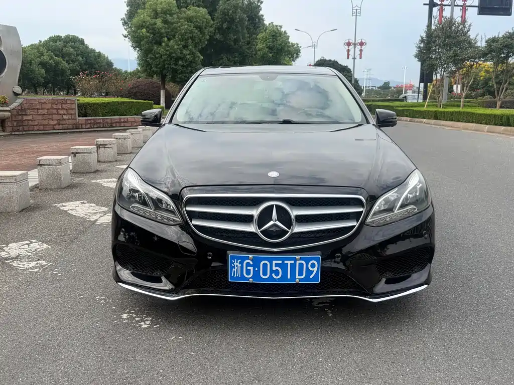 Mercedes-Benz E-Class — миниатюра 2