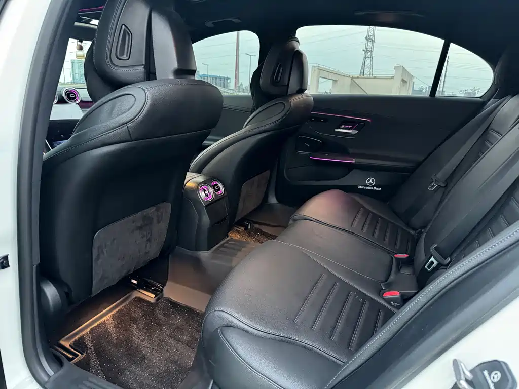 Mercedes-Benz C-Class — миниатюра 6