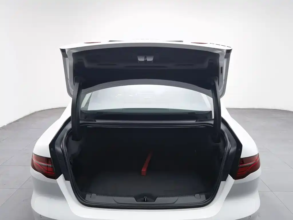Jaguar XEL — миниатюра 16