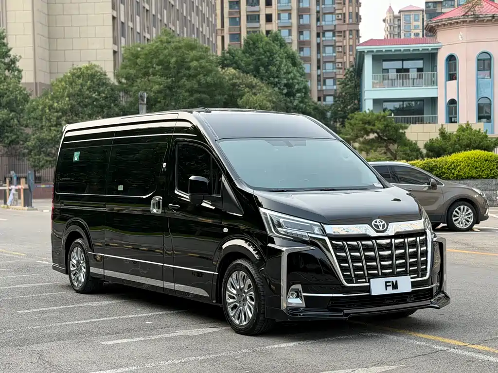 Toyota HiAce 2023 3.5L