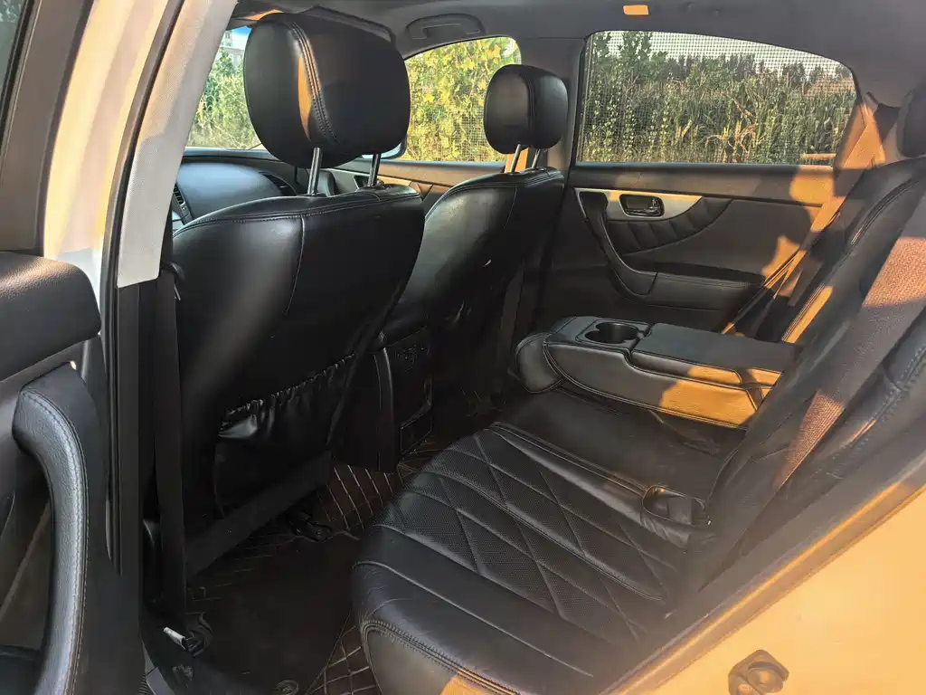 Infiniti FX — миниатюра 11