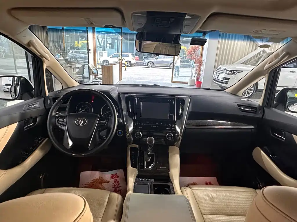 Toyota Alphard — миниатюра 5