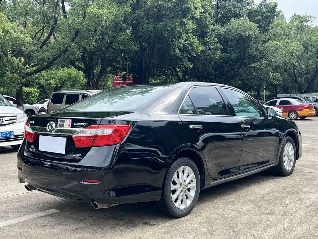 Toyota Camry — миниатюра 7