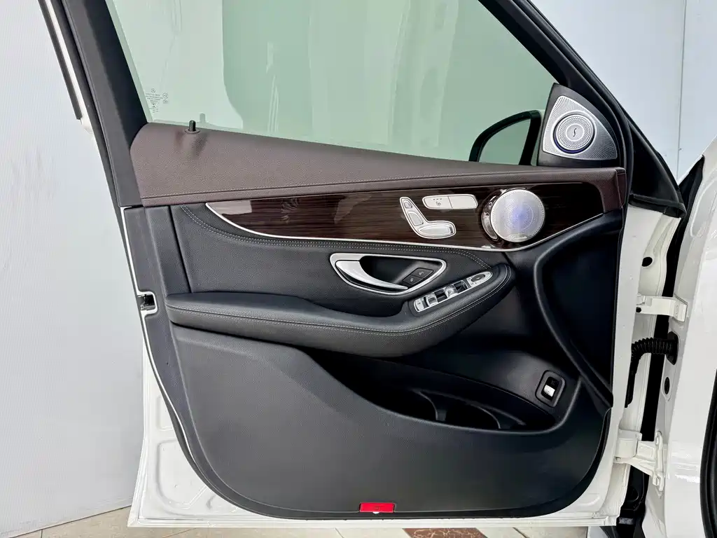Mercedes-Benz GLC — миниатюра 8