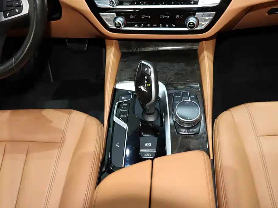 BMW 5 Series — миниатюра 15