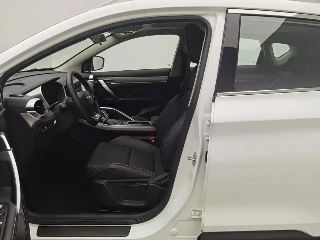 Geely Binyue — миниатюра 10