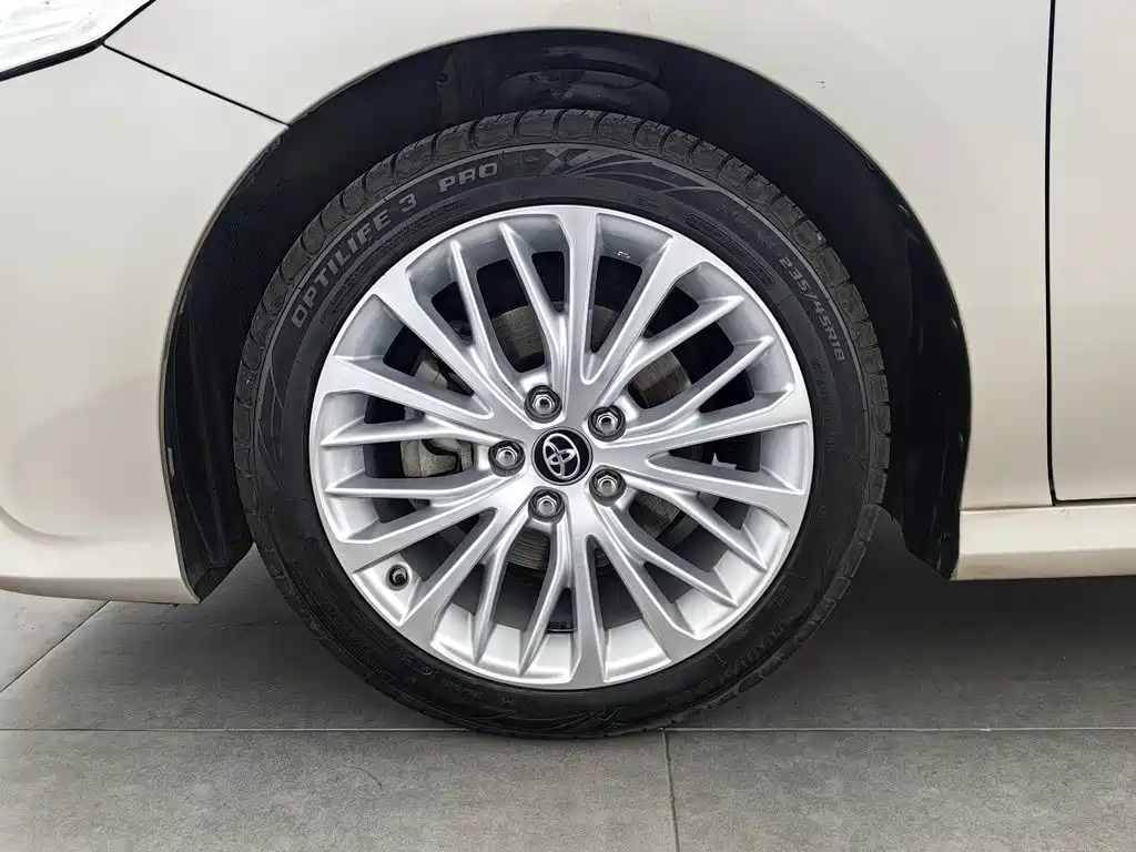 Toyota Camry — миниатюра 17