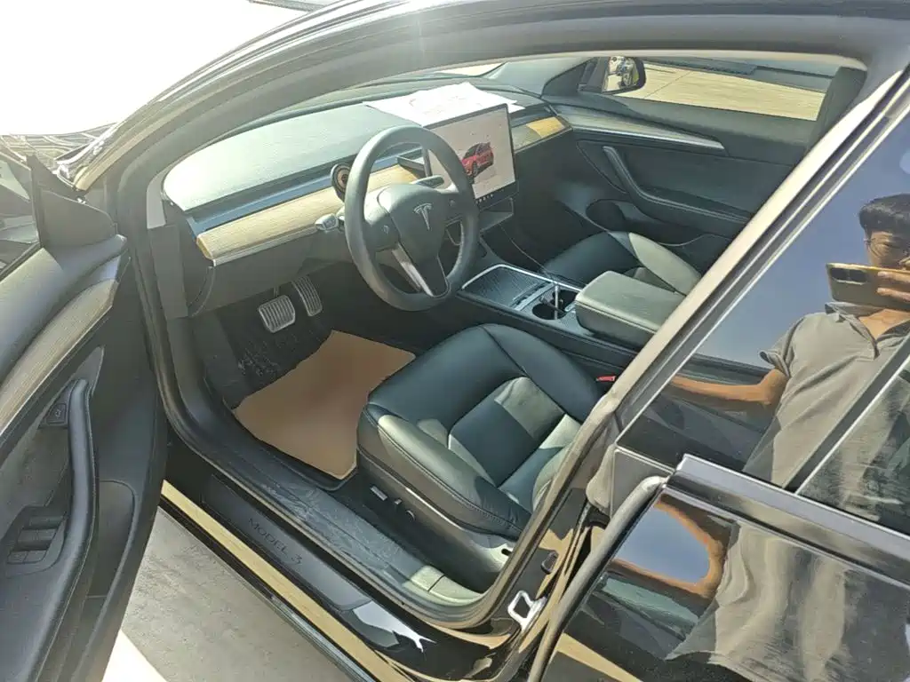 Tesla Model 3 — миниатюра 16