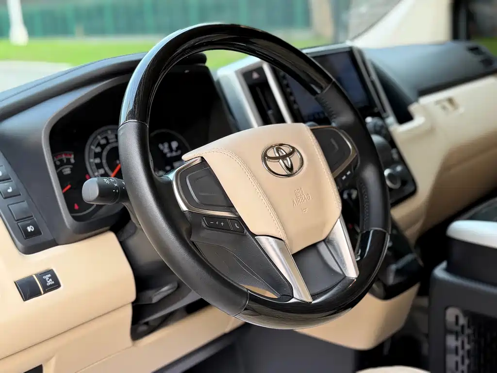 Toyota HiAce 2023 3.5L