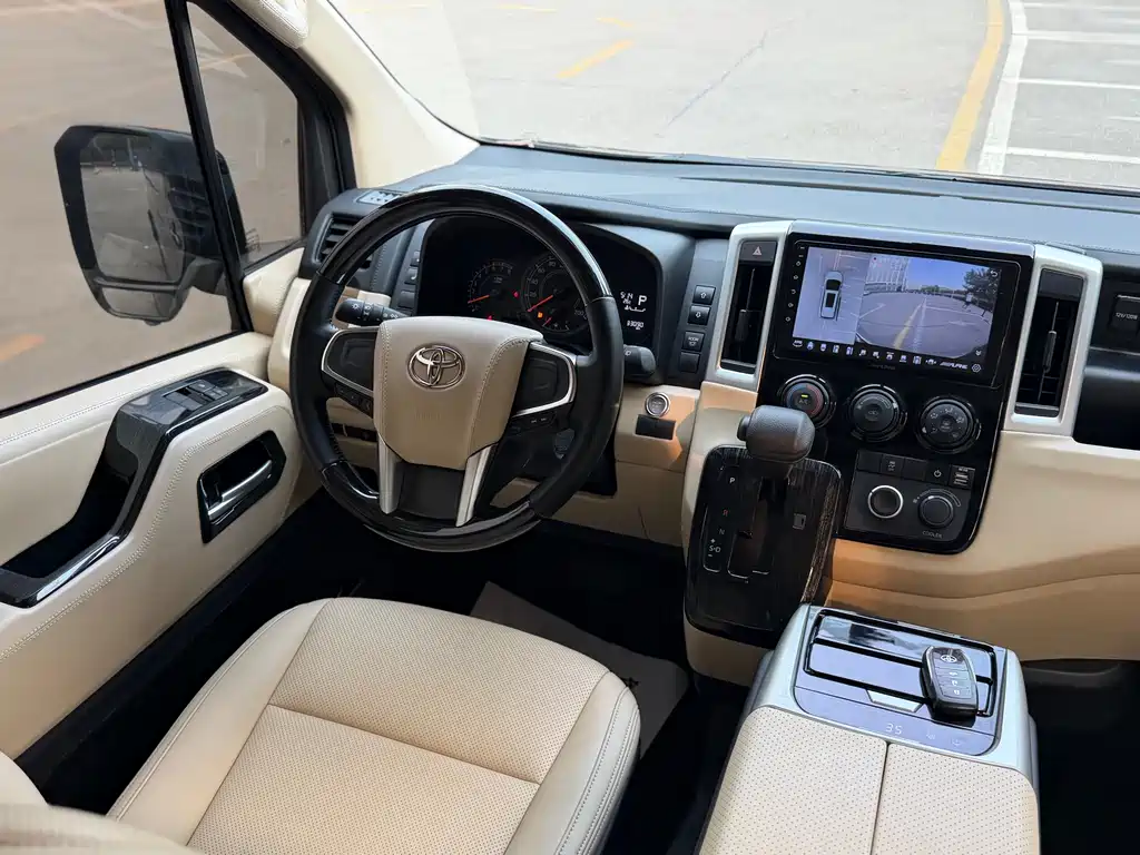 Toyota HiAce 2023 3.5L