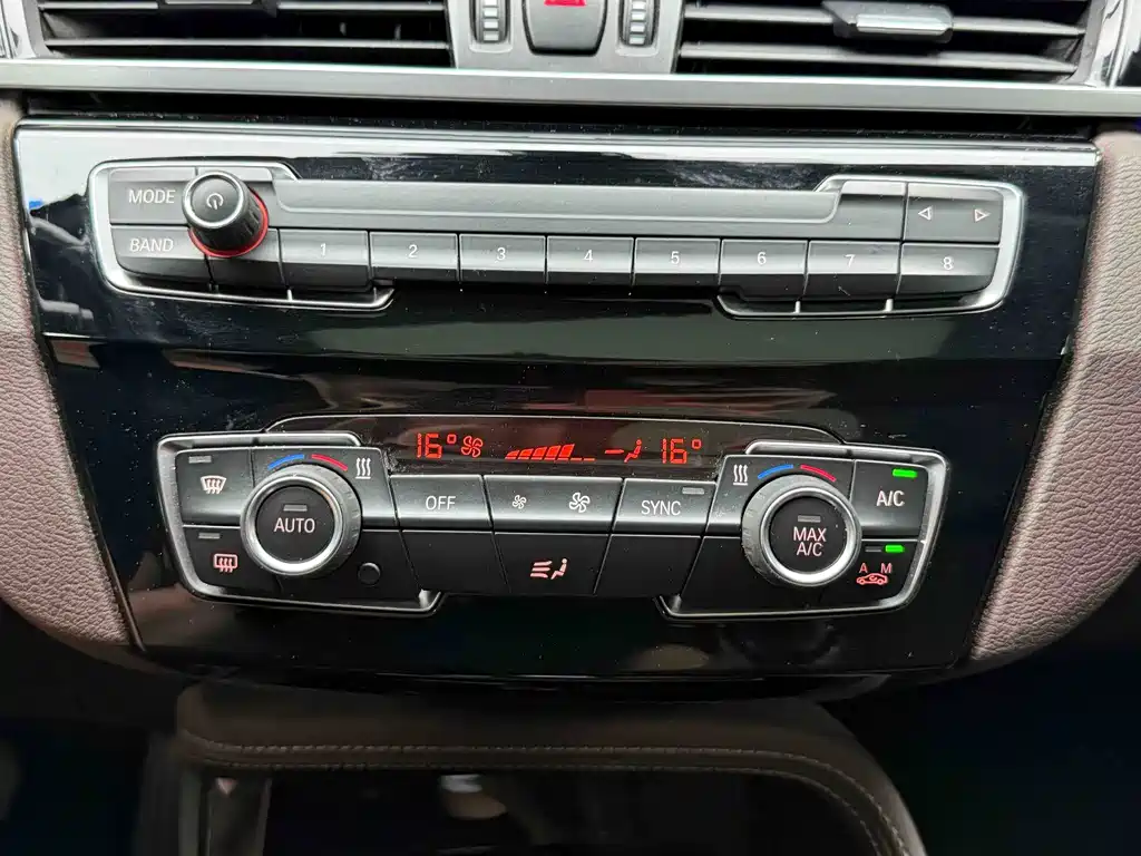 BMW X1 - фото 9
