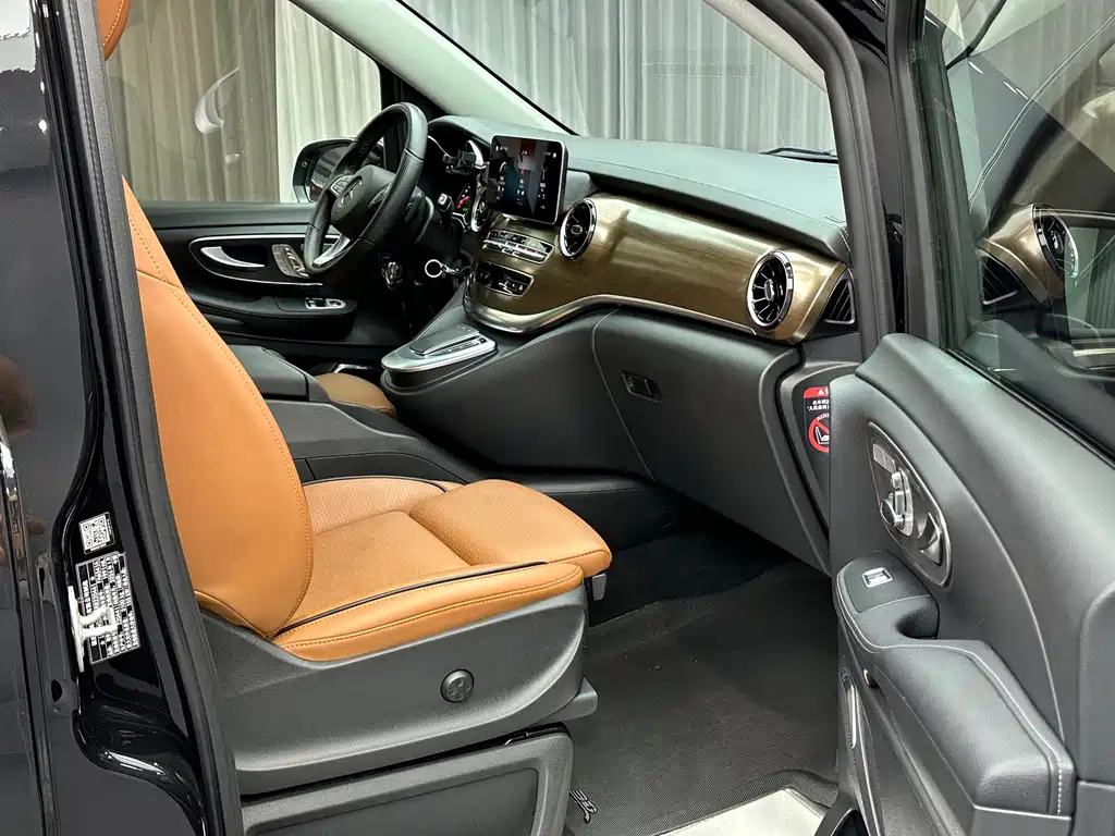 Mercedes-Benz V-Class — миниатюра 33