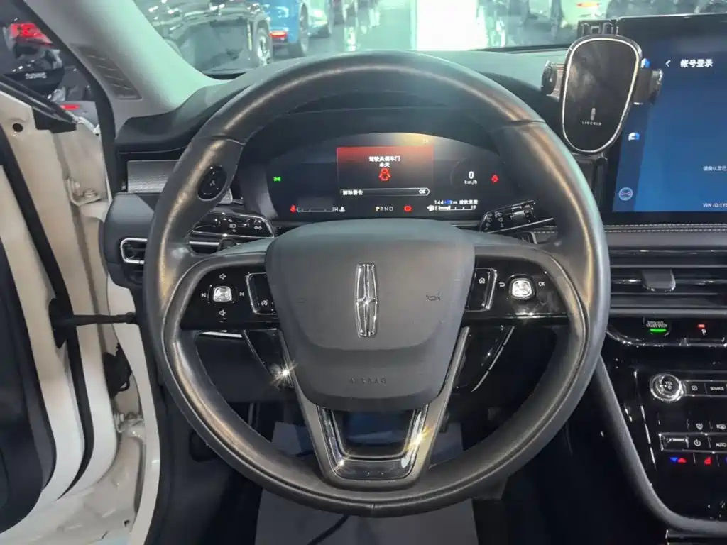 Lincoln Corsair Hybrid — миниатюра 11
