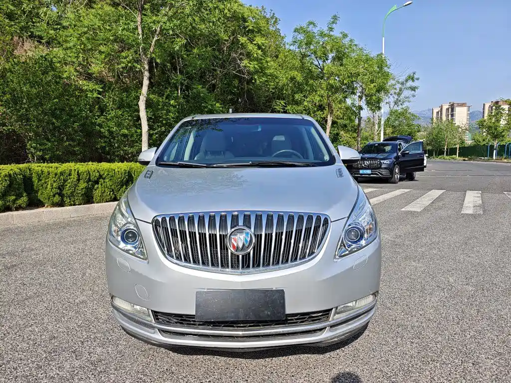 Buick GL8 — миниатюра 3
