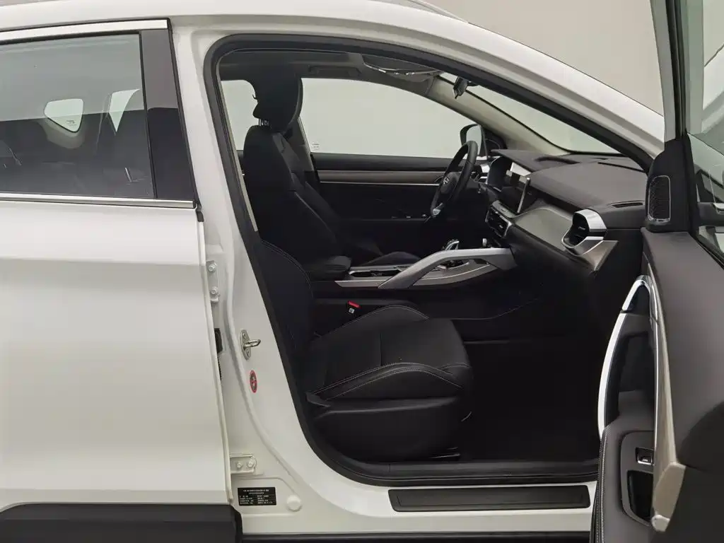 Geely Binyue — миниатюра 23
