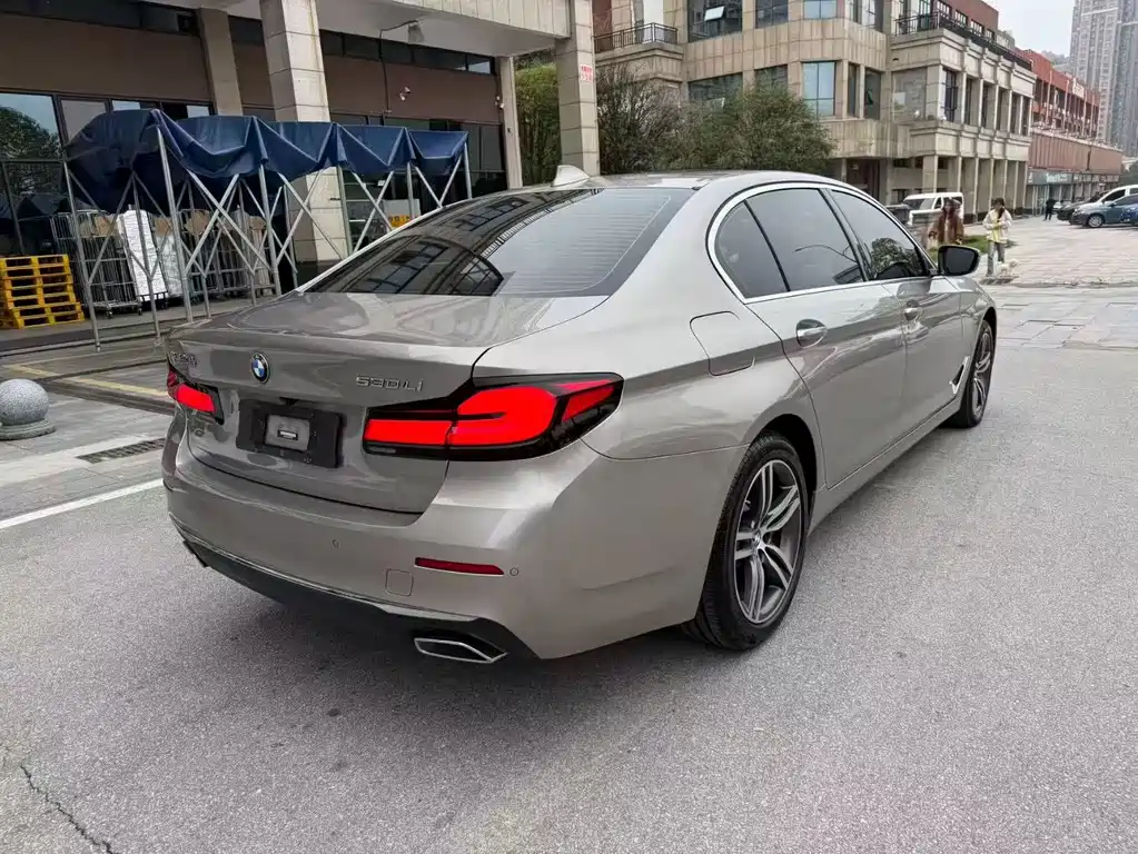 BMW 5 SERIES