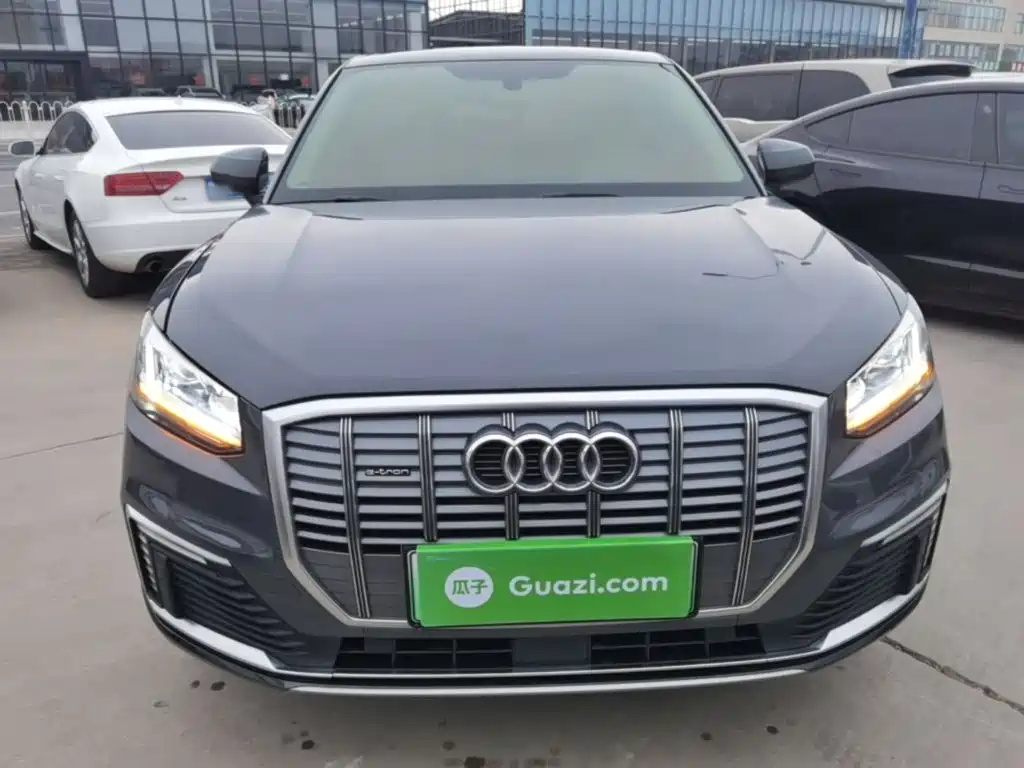 Audi Q2L e-tron — миниатюра 3