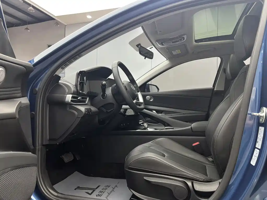 Hyundai Elantra — миниатюра 7