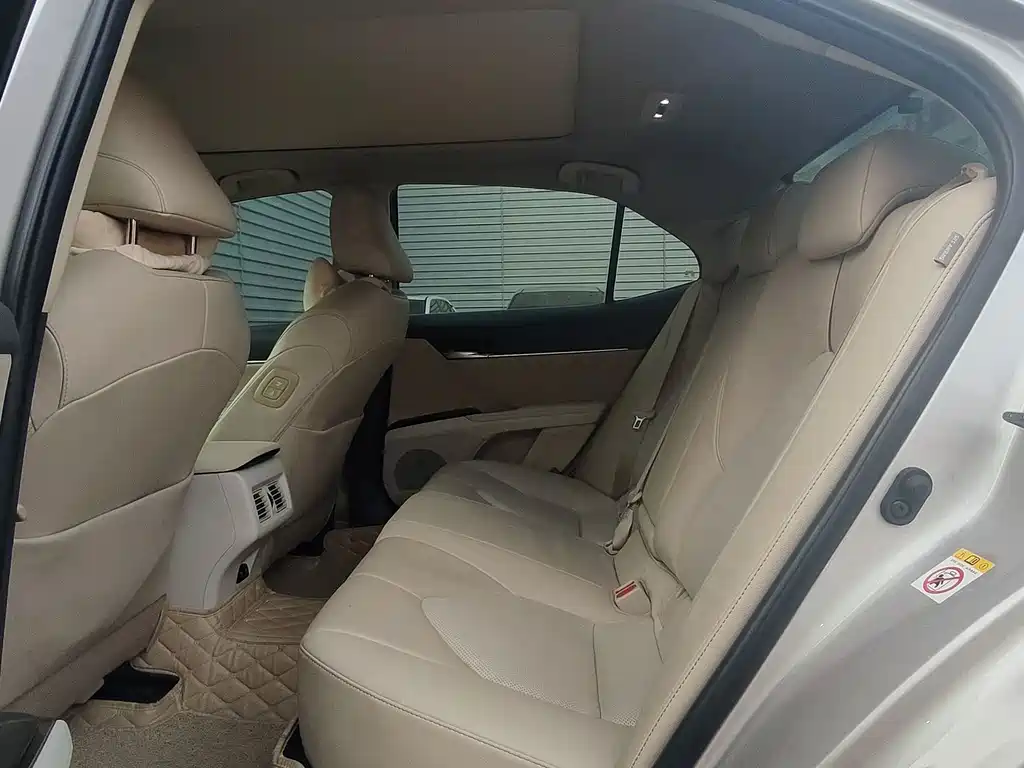 Toyota Camry — миниатюра 9