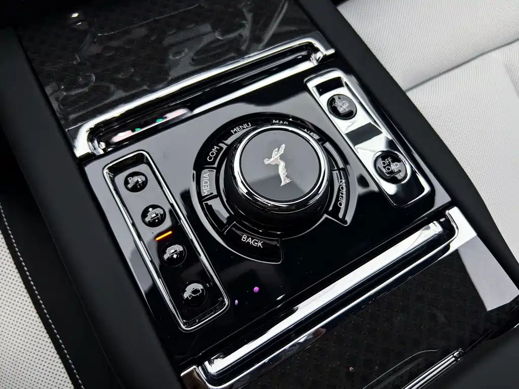 Rolls-Royce Cullinan — миниатюра 17