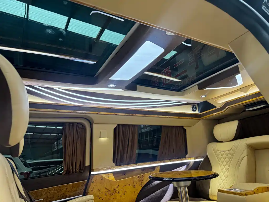 Mercedes-Benz V-Class — миниатюра 11
