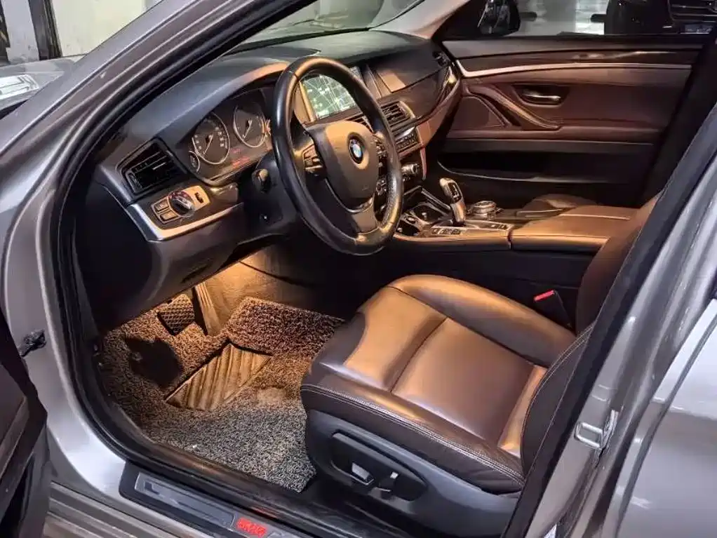BMW 5 Series — миниатюра 5