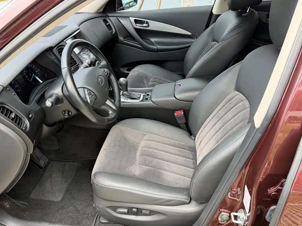 Infiniti QX50 2015 2.5L Comfort