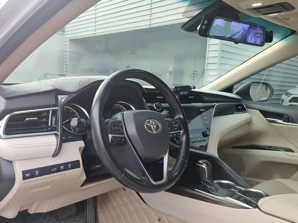Toyota Camry — миниатюра 8